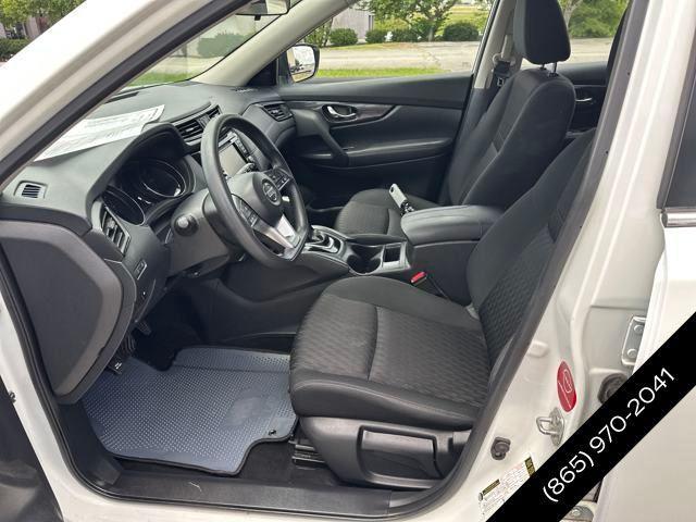 Photo of 2018 Glacier White Nissan Rogue
