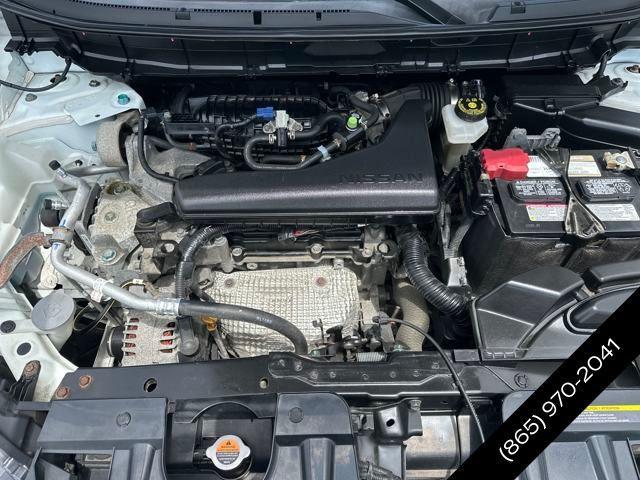 Photo of 2018 Glacier White Nissan Rogue