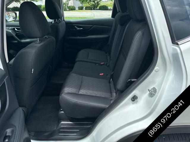Photo of 2018 Glacier White Nissan Rogue