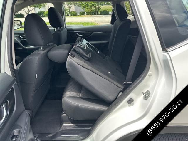 Photo of 2018 Glacier White Nissan Rogue