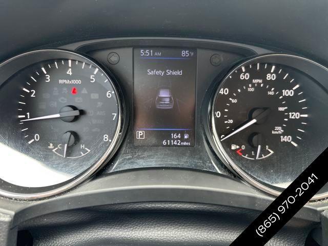 Photo of 2018 Glacier White Nissan Rogue