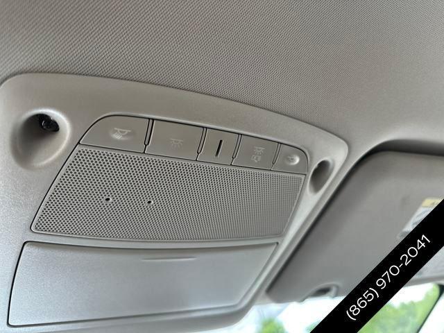 Photo of 2018 Glacier White Nissan Rogue