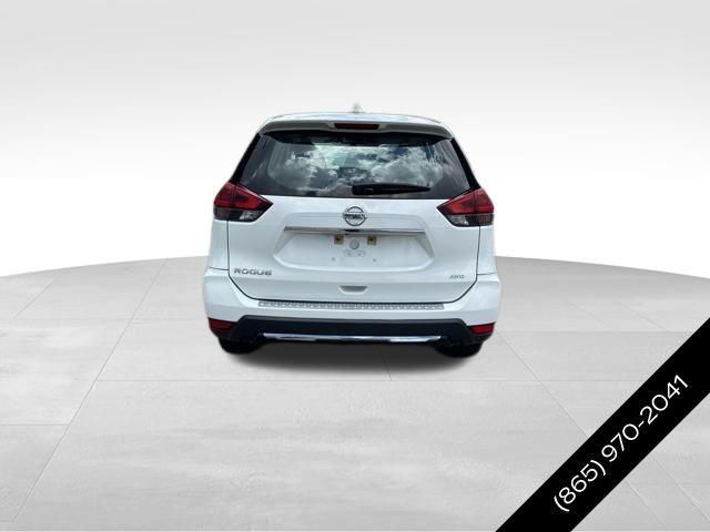 Photo of 2018 Glacier White Nissan Rogue