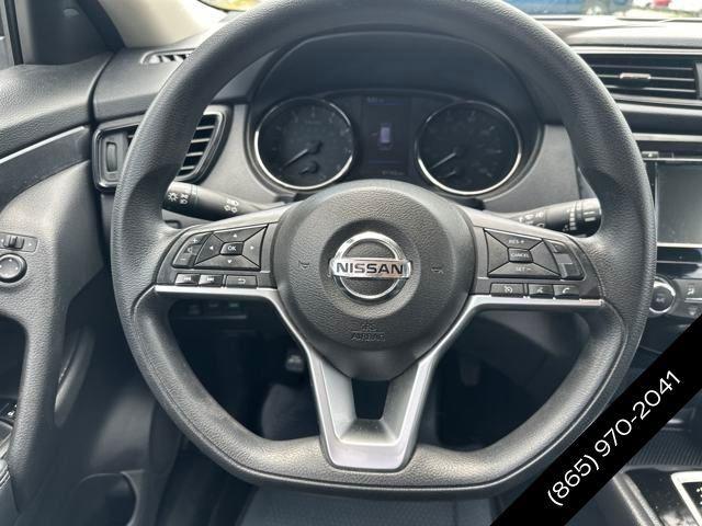 Photo of 2018 Glacier White Nissan Rogue