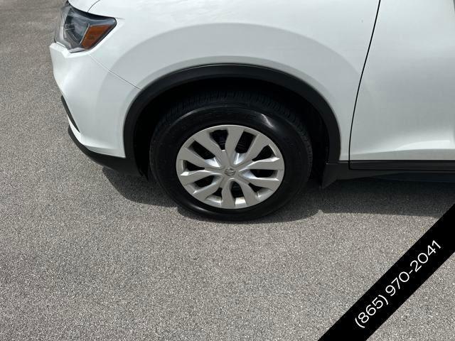 Photo of 2018 Glacier White Nissan Rogue
