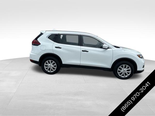 Photo of 2018 Glacier White Nissan Rogue