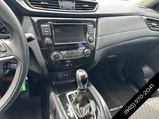 Photo of 2018 Glacier White Nissan Rogue