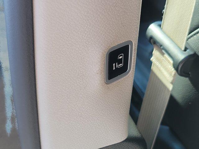 Photo of 2017 Brilliant Black Crystal Pearlcoat Chrysler Pacifica