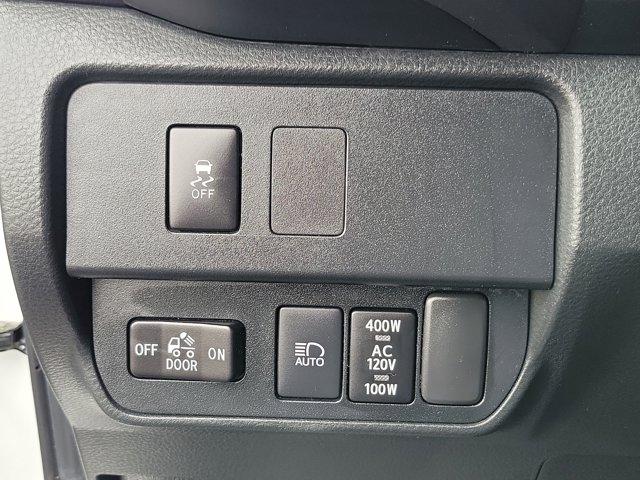 Photo of 2022 White Toyota Tacoma