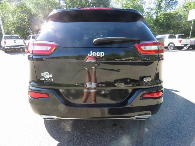 Photo of 2018 Diamond Black Crystal Pearlcoat Jeep Cherokee