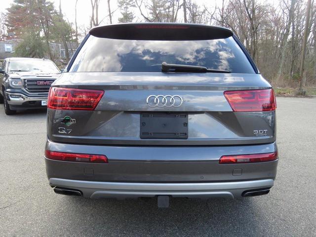 Photo of 2018 Graphite Gray Metallic Audi Q7