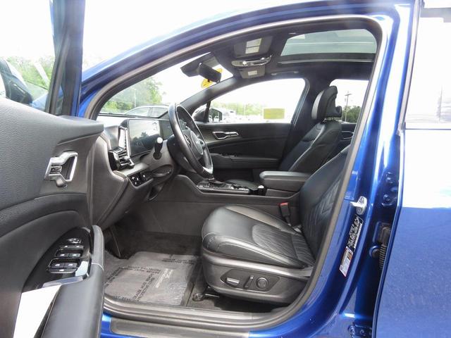 Photo of 2023 Sapphire Blue Kia Sportage