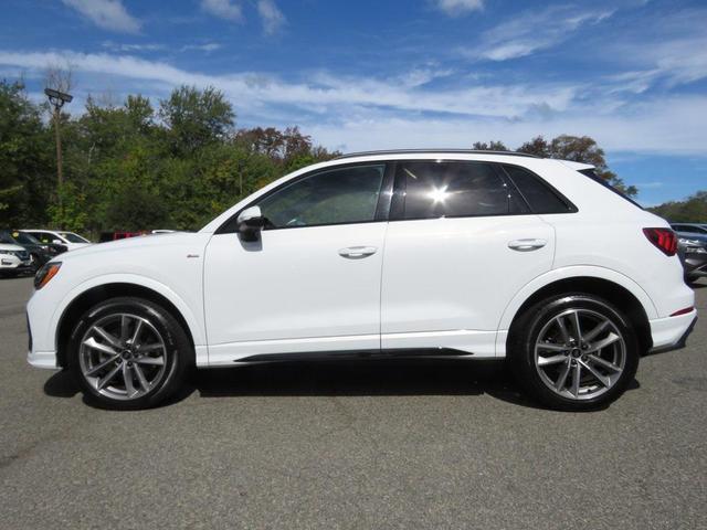 Photo of 2022 Glacier White Metallic Audi Q3