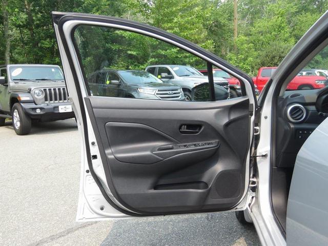Photo of 2023 Brilliant Silver Metallic Nissan Versa