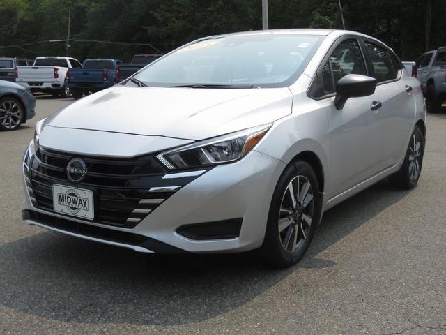Photo of 2023 Brilliant Silver Metallic Nissan Versa