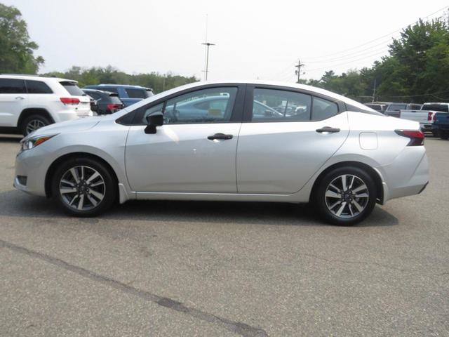 Photo of 2023 Brilliant Silver Metallic Nissan Versa