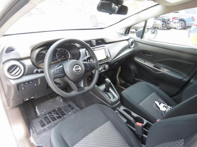 Photo of 2023 Brilliant Silver Metallic Nissan Versa