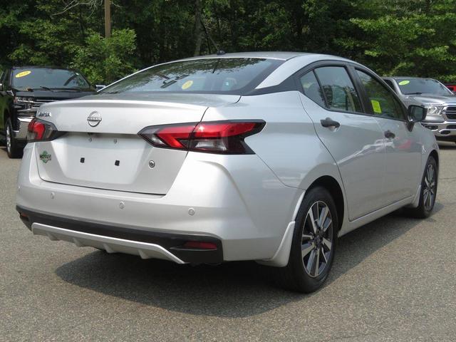 Photo of 2023 Brilliant Silver Metallic Nissan Versa