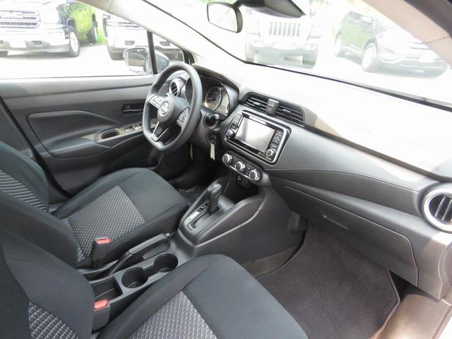 Photo of 2023 Brilliant Silver Metallic Nissan Versa