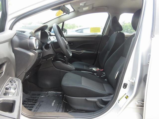 Photo of 2023 Brilliant Silver Metallic Nissan Versa