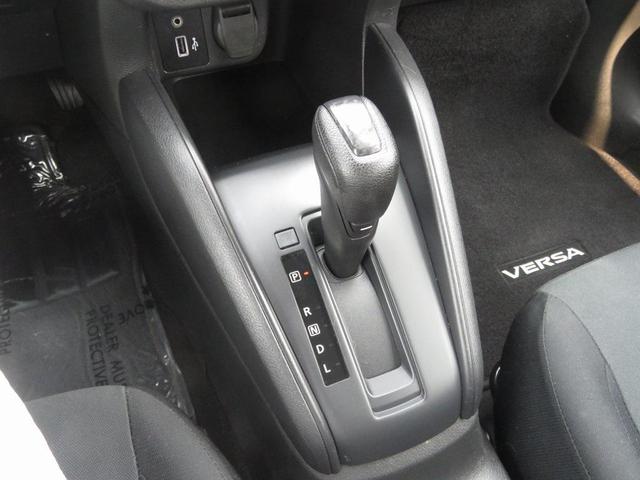 Photo of 2023 Brilliant Silver Metallic Nissan Versa