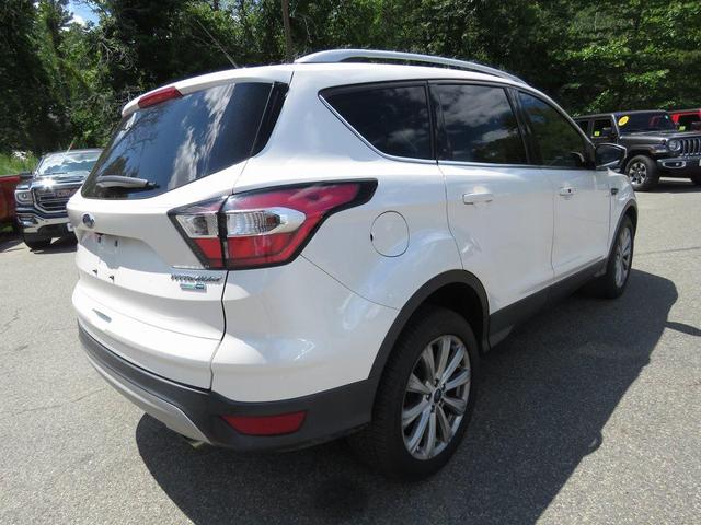 Photo of 2017 White Platinum Ford Escape
