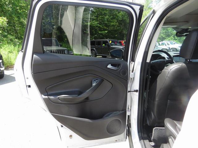 Photo of 2017 White Platinum Ford Escape