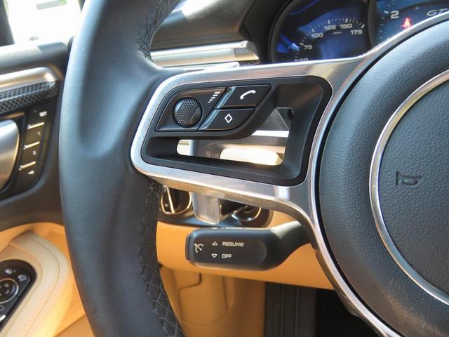 Photo of 2018 Night Blue Metallic Porsche Macan