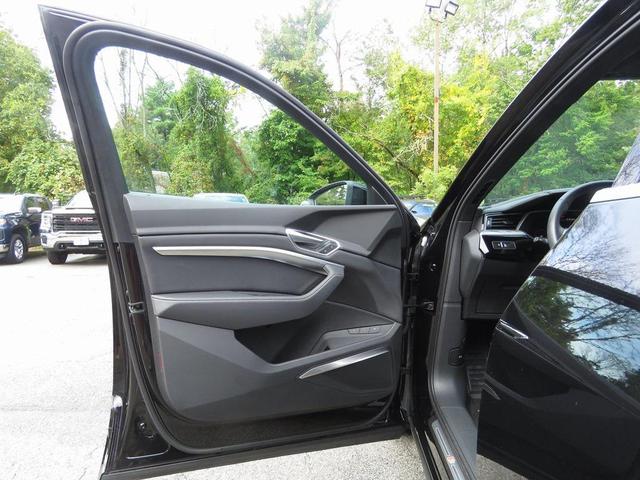 Photo of 2023 Brilliant Black Audi e-tron Sportback