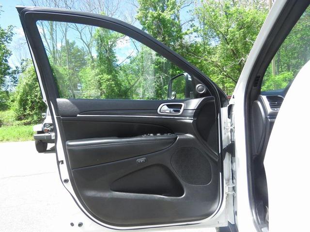 Photo of 2020 Bright White Clearcoat Jeep Grand Cherokee