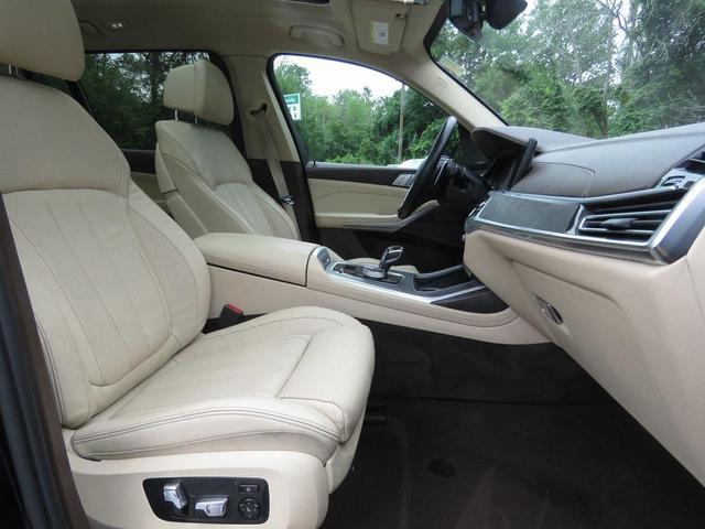 Photo of 2019 Black Sapphire Metallic BMW X7