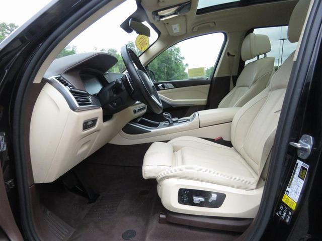 Photo of 2019 Black Sapphire Metallic BMW X7