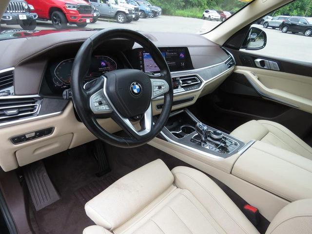 Photo of 2019 Black Sapphire Metallic BMW X7