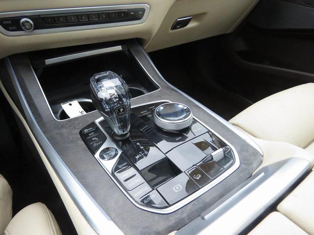 Photo of 2019 Black Sapphire Metallic BMW X7