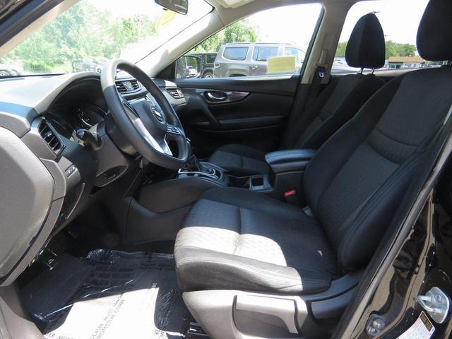 Photo of 2017 Magnetic Black Nissan Rogue