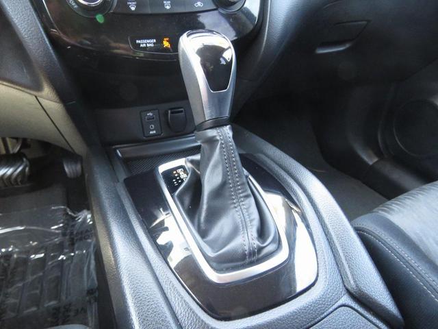 Photo of 2017 Magnetic Black Nissan Rogue