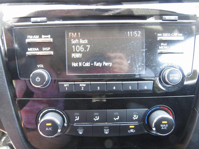 Photo of 2017 Magnetic Black Nissan Rogue