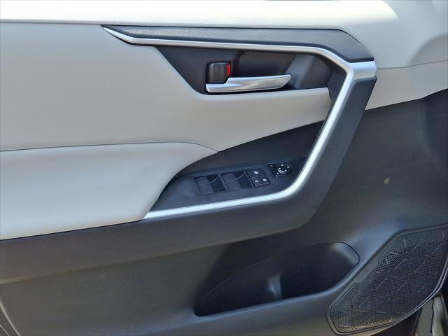 Photo of 2019 Midnight Black Metallic Toyota RAV4
