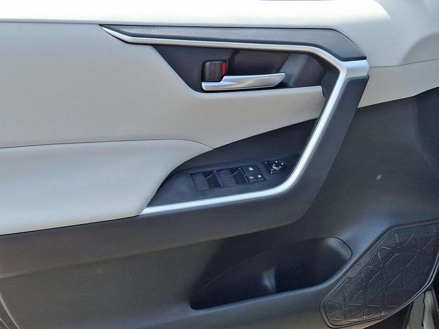 Photo of 2019 Midnight Black Metallic Toyota RAV4