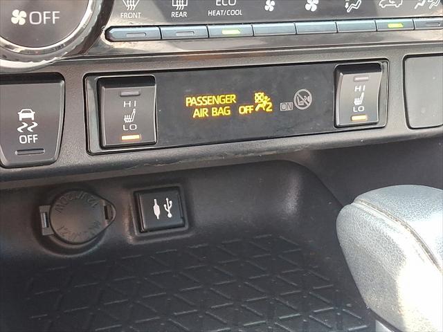 Photo of 2019 Midnight Black Metallic Toyota RAV4