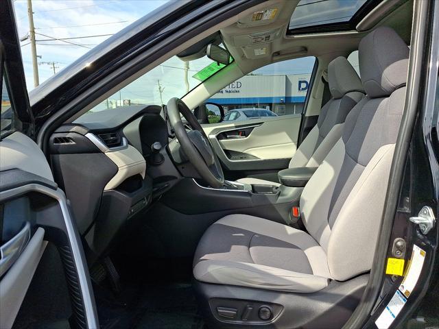 Photo of 2019 Midnight Black Metallic Toyota RAV4