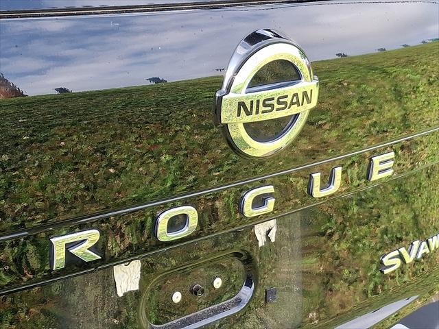 Photo of 2021 Super Black Nissan Rogue