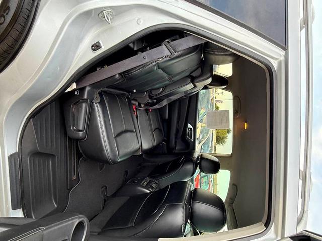Photo of 2017 Silver Nissan Pathfinder