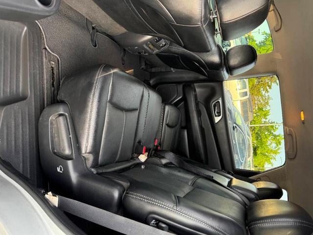Photo of 2017 Silver Nissan Pathfinder