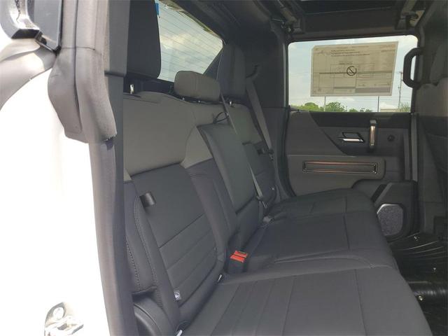 Photo of 2025 Interstellar White GMC HUMMER EV Pickup