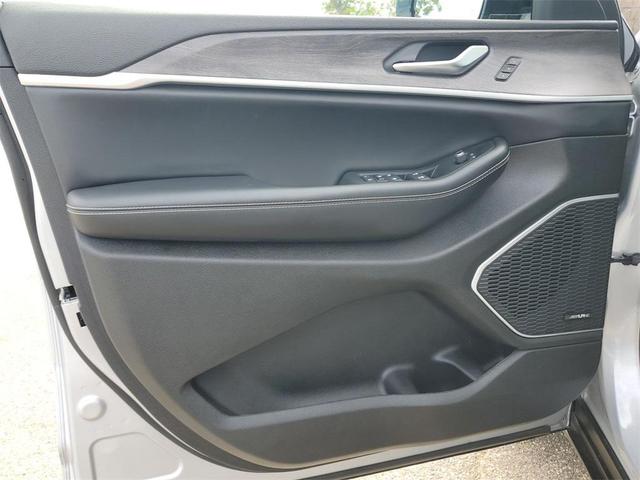 Photo of 2023 Silver Zynith Jeep Grand Cherokee