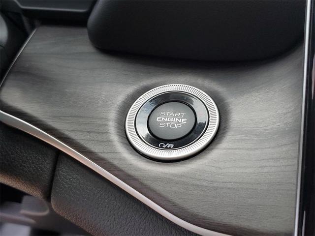 Photo of 2023 Silver Zynith Jeep Grand Cherokee