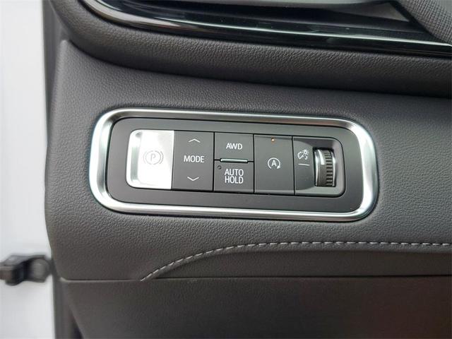 Photo of 2026 iridescent white tricoat Buick Enclave