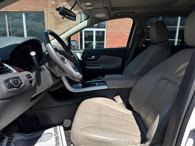 Photo of 2012 White Ford Edge