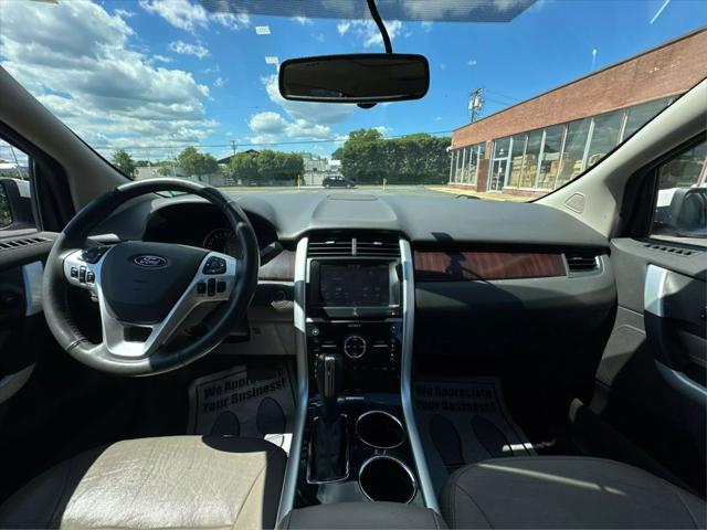 Photo of 2012 White Ford Edge